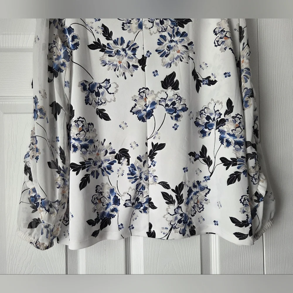 Ann Taylor Factory White Blouse with Blue Floral Print Size L - Picture 11 of 13